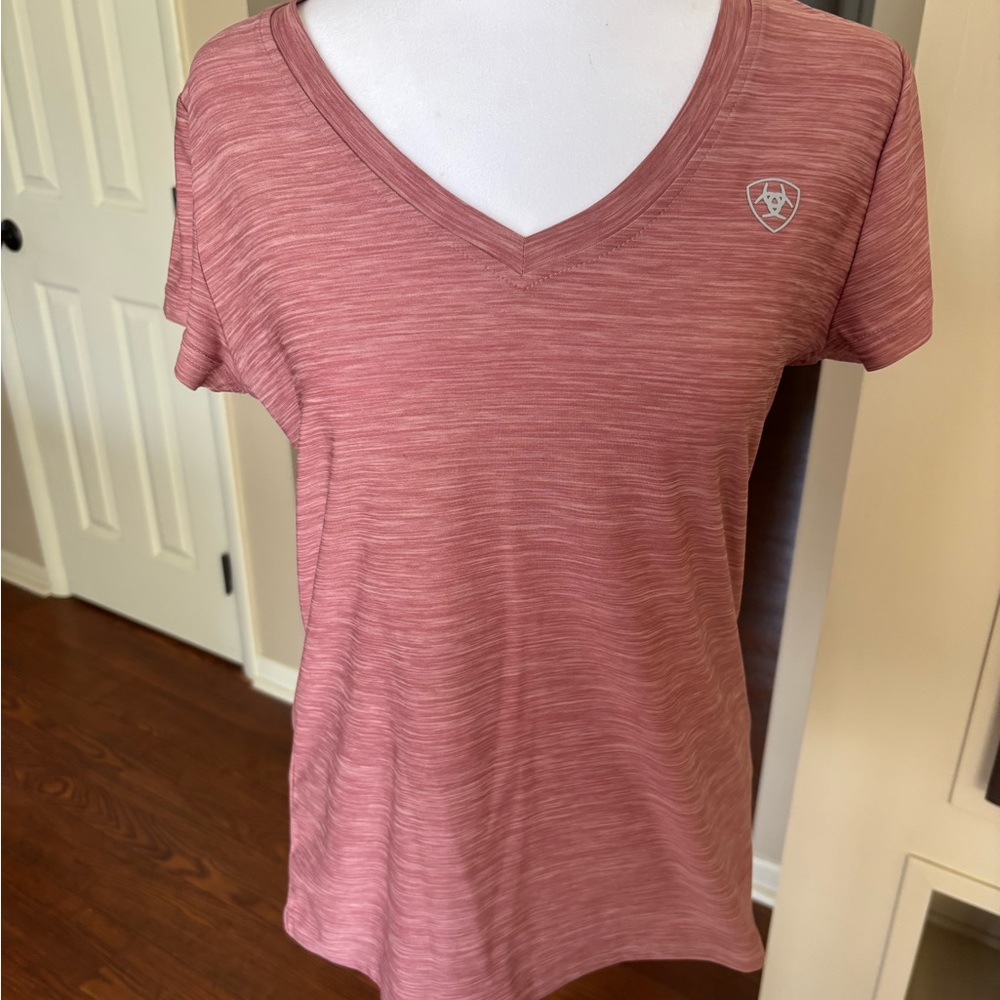 Ariat Heathered Rose Short-Sleeve V-Neck Tee medium